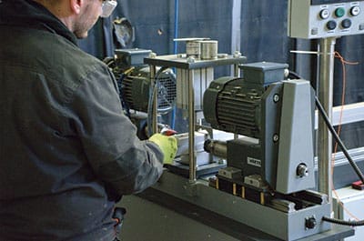 pohľad do dielne pri výrobe detských atrakcií